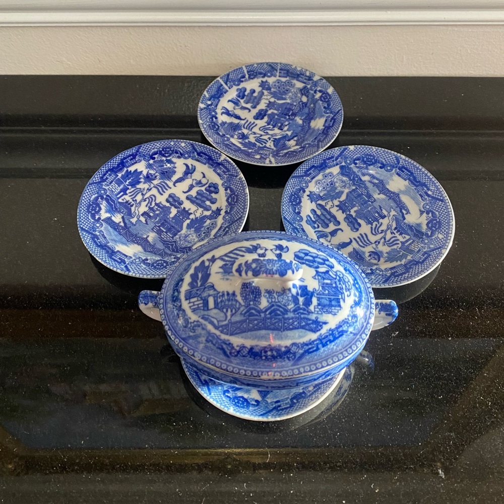 Vintage Japanese porcelain small dish set - Picture 2 of 8